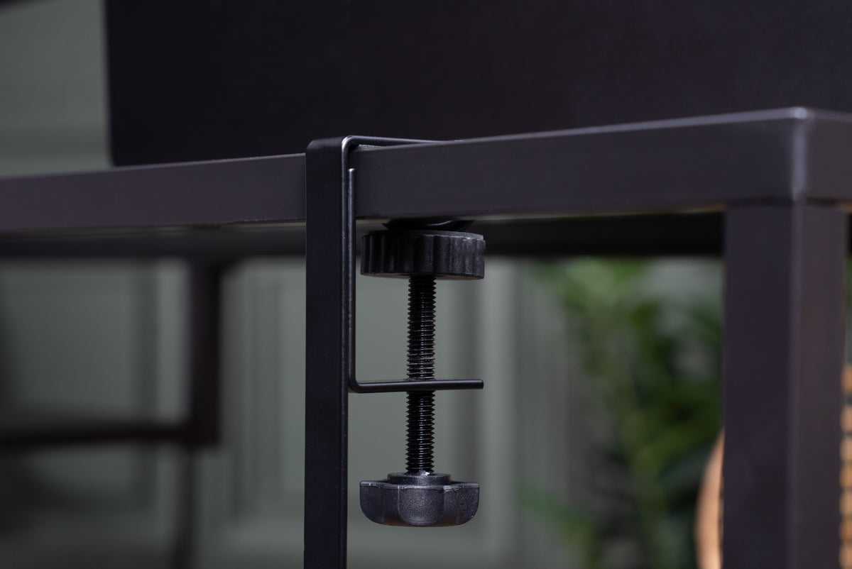 Turn the knobs until the tray feels secure.